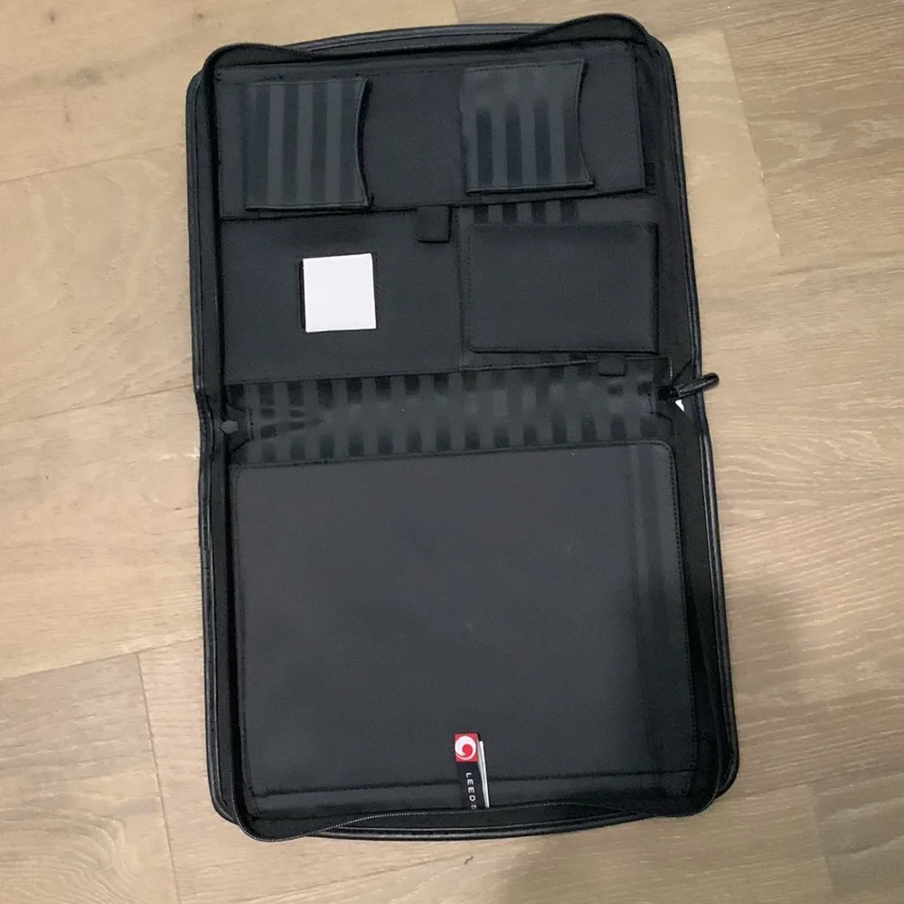 Leeds Zippered Portfolio